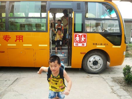 唐山丰南中小学校开展“安全乘校车”主题课堂活动